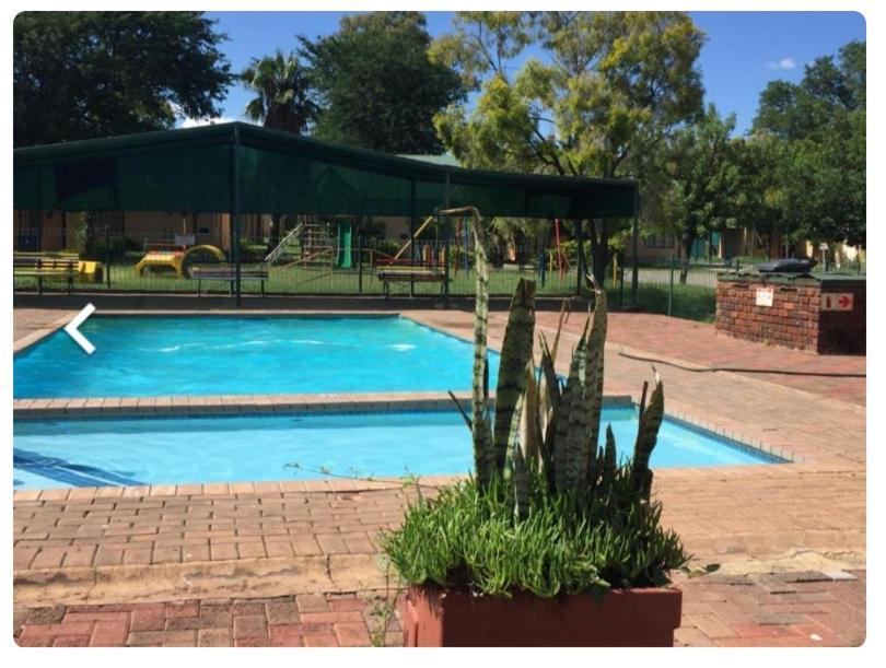 27 Pendleberry Grove, Chris Hani Drive, *